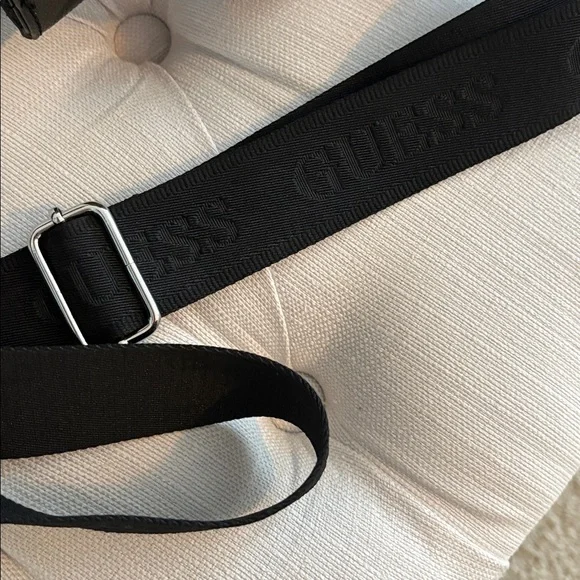 GUESS satchel bag with detachable strap - Picture 10 of 12